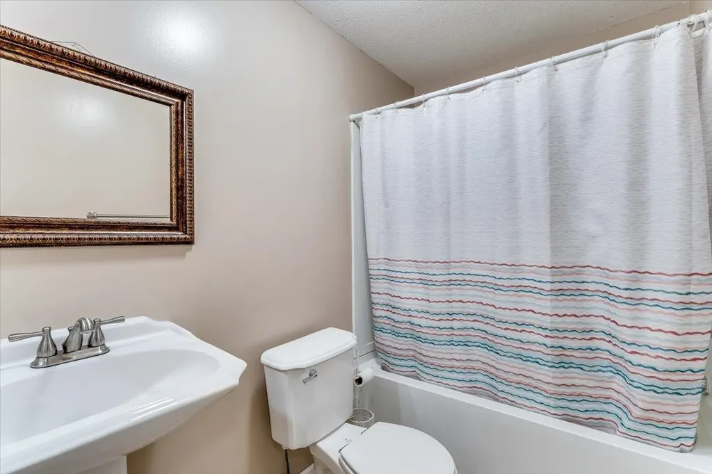 2206 E Myrtlewood Derby KS 67037