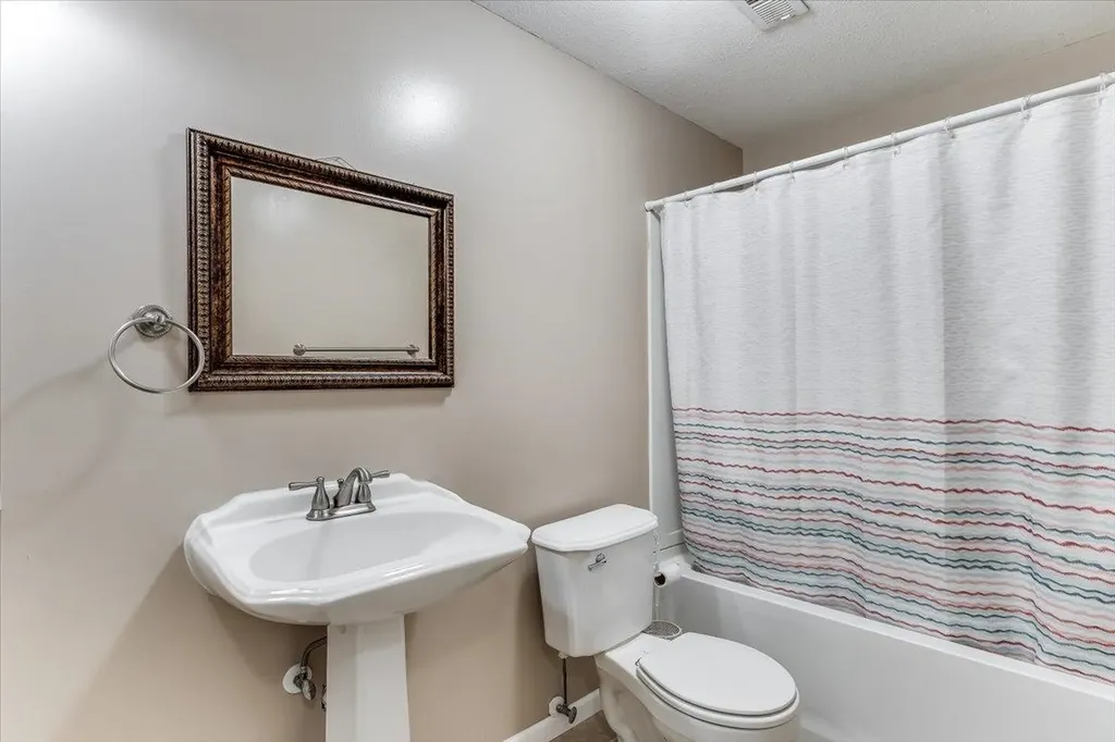 2206 E Myrtlewood Derby KS 67037