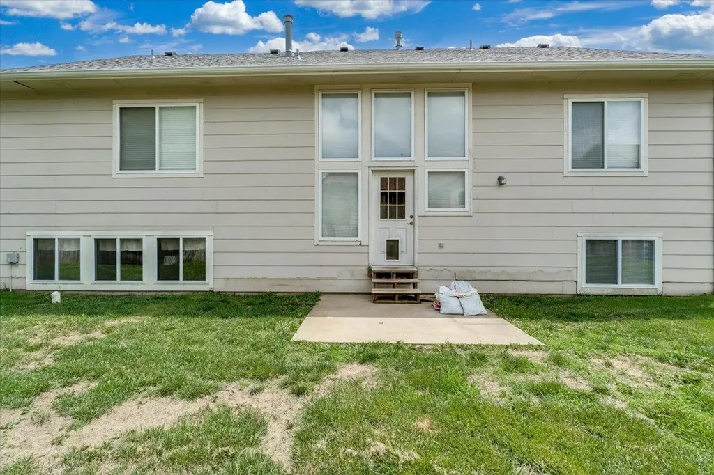 2206 E Myrtlewood Derby KS 67037