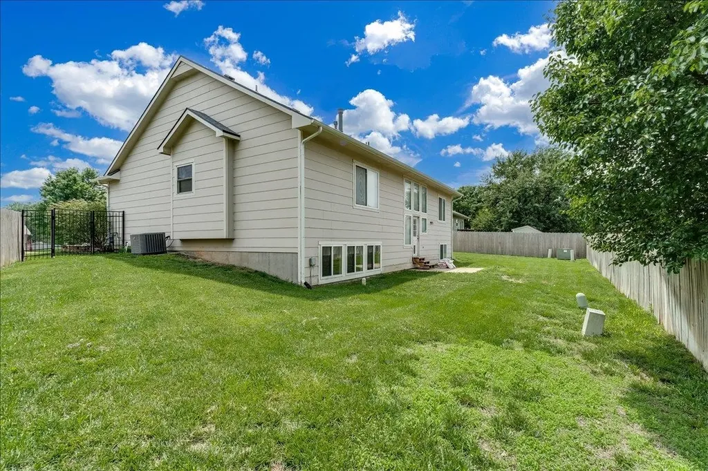 2206 E Myrtlewood Derby KS 67037