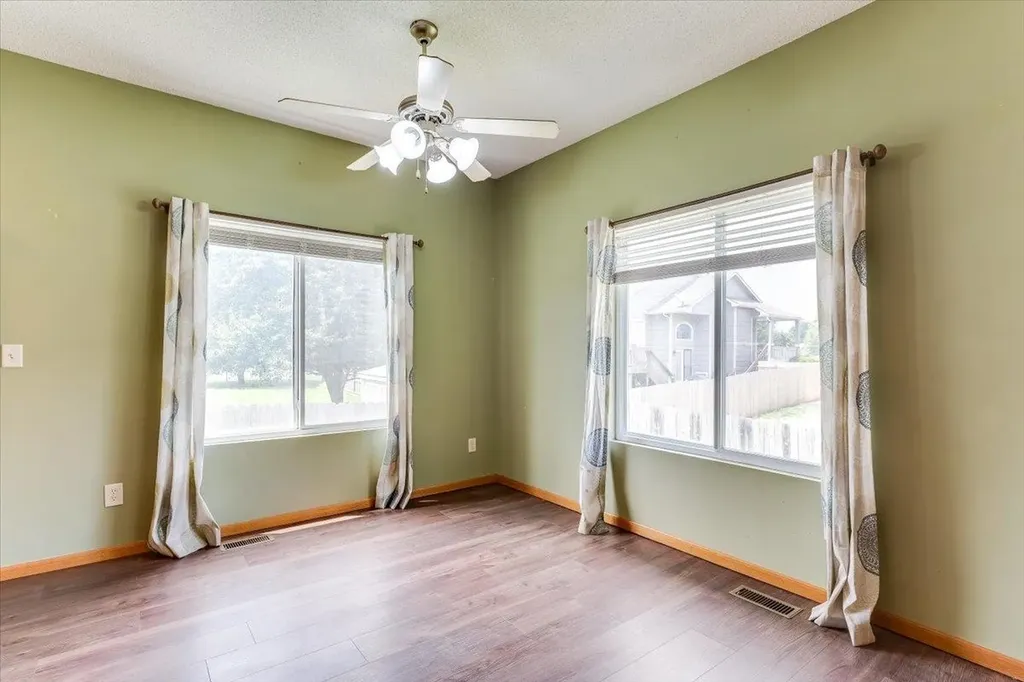 2206 E Myrtlewood Derby KS 67037