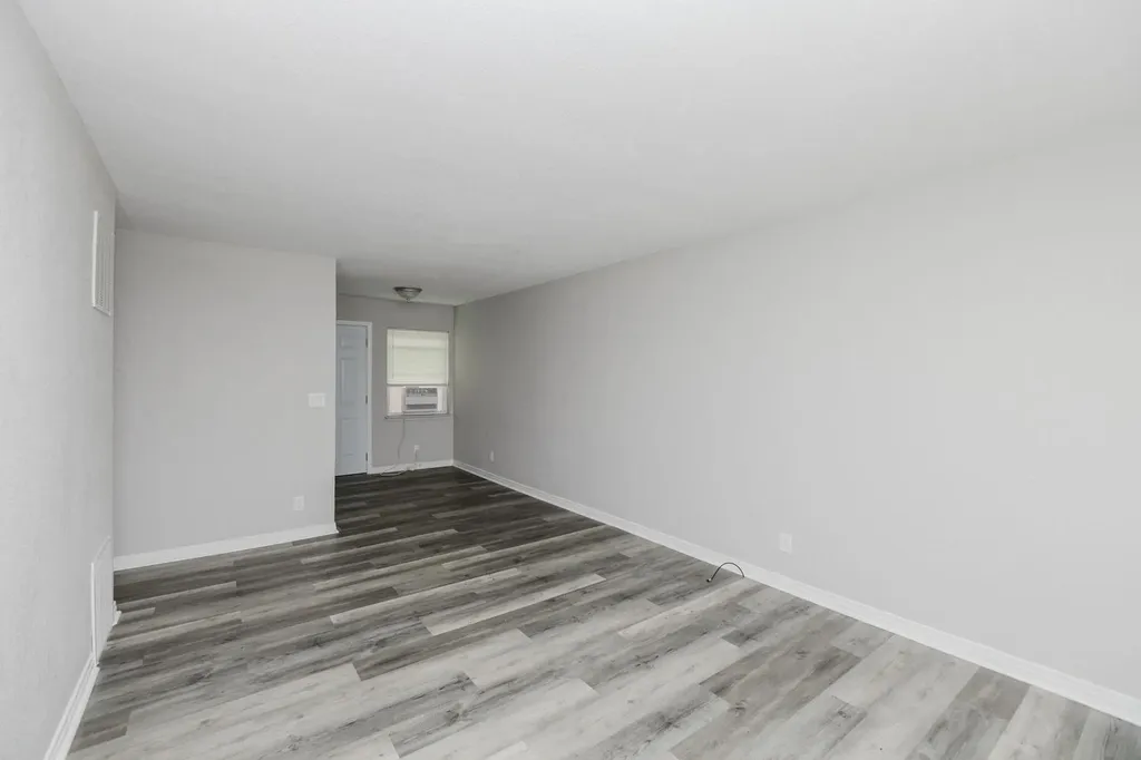604-610 S Hunter Wichita KS 67207