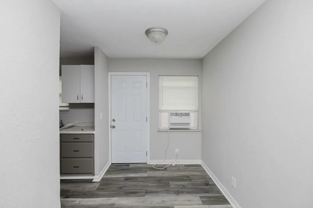 604-610 S Hunter Wichita KS 67207