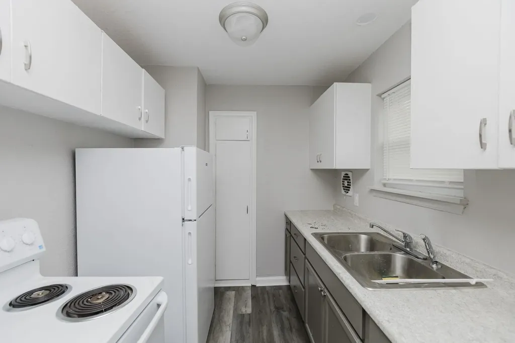 604-610 S Hunter Wichita KS 67207