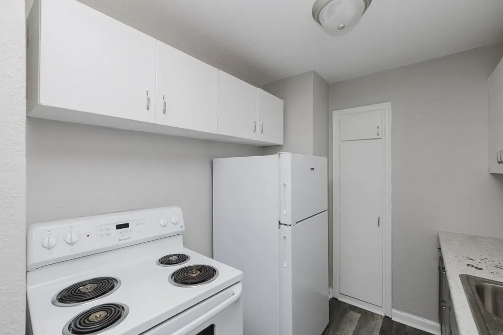 604-610 S Hunter Wichita KS 67207