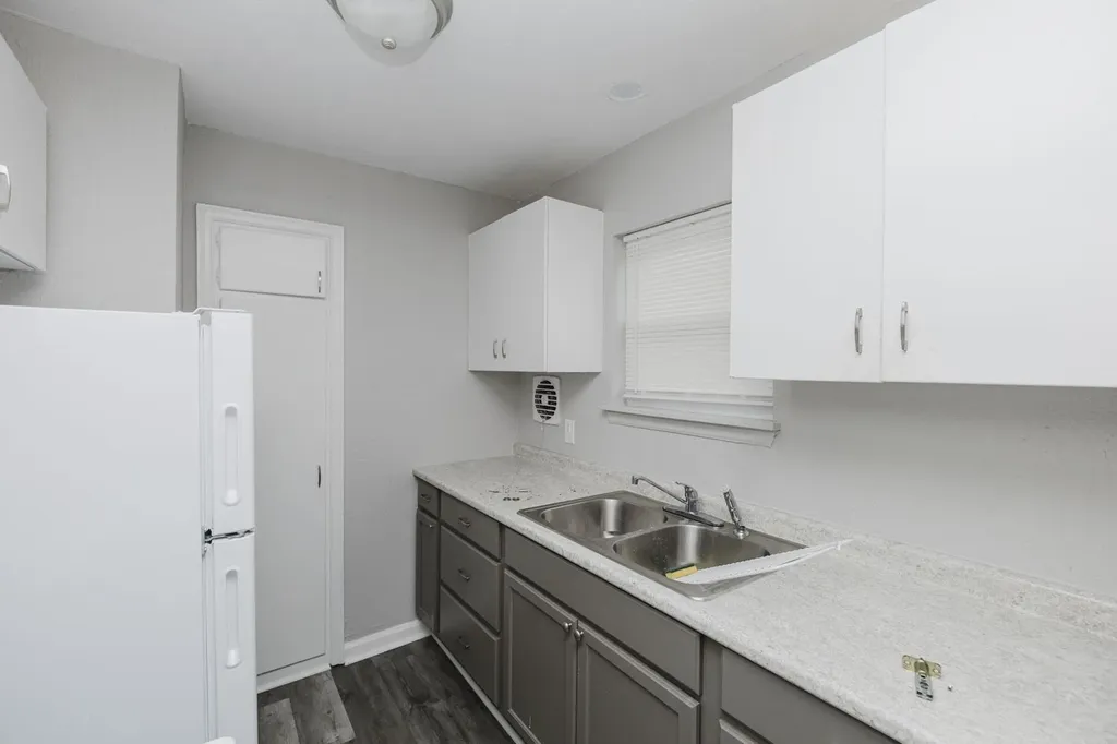 604-610 S Hunter Wichita KS 67207