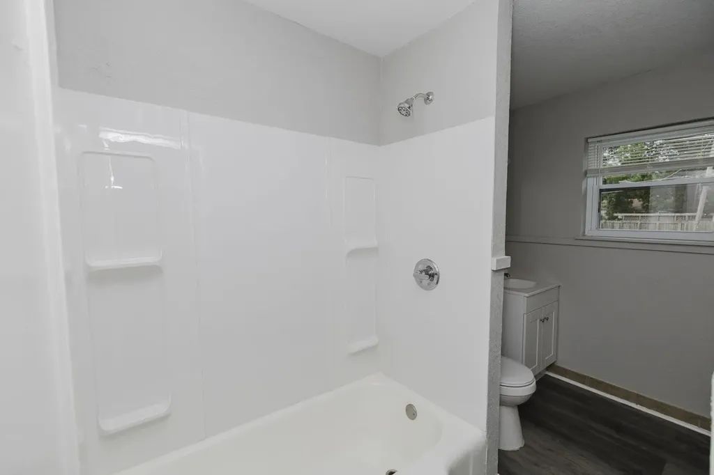 604-610 S Hunter Wichita KS 67207