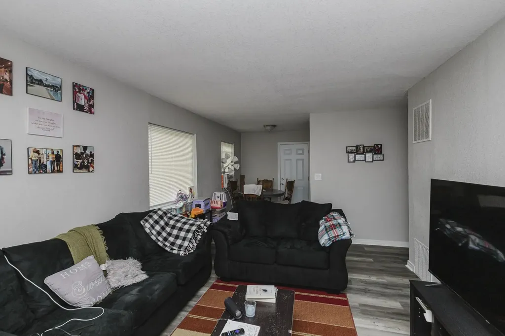 604-610 S Hunter Wichita KS 67207