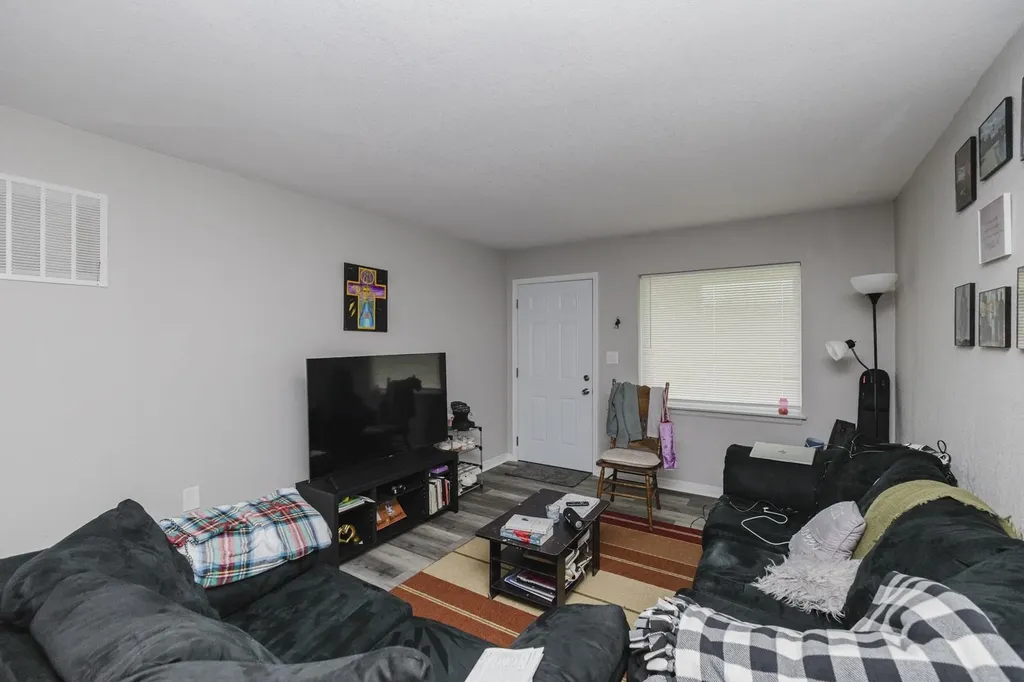 604-610 S Hunter Wichita KS 67207