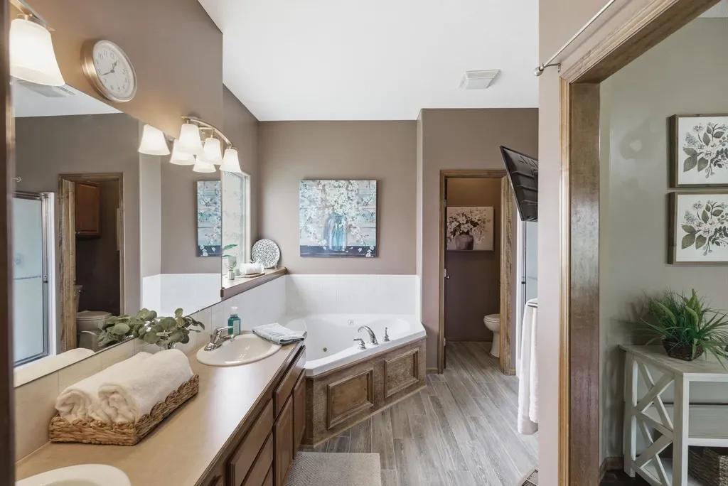 1285 N Forestview Court Wichita KS 67235