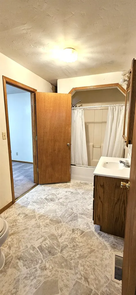1525 N 7th Street Arkansas City KS 67005