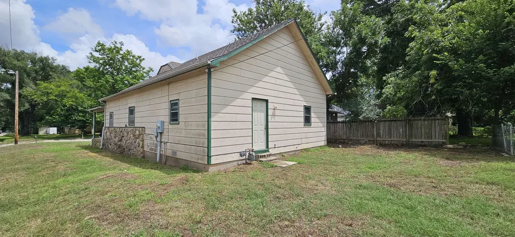 1525 N 7th Street Arkansas City KS 67005