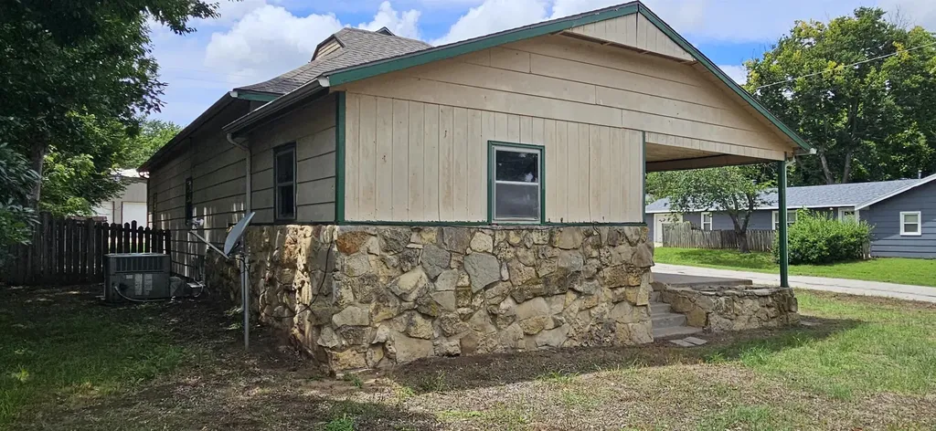 1525 N 7th Street Arkansas City KS 67005