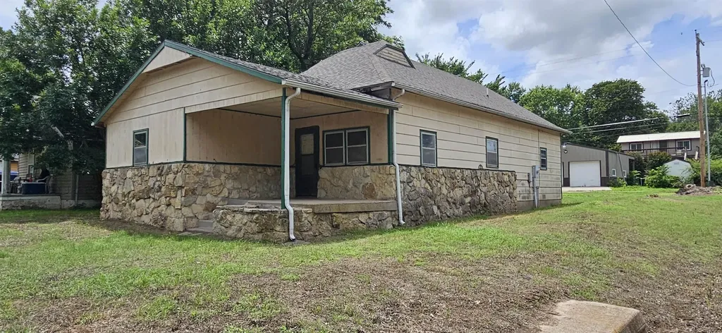 1525 N 7th Street Arkansas City KS 67005