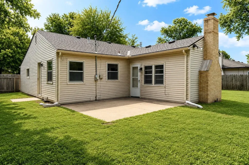 1121 N Ridgewood Wichita KS 67208