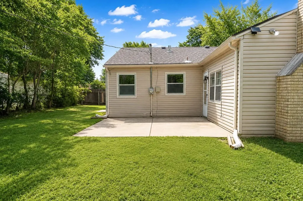 1121 N Ridgewood Wichita KS 67208