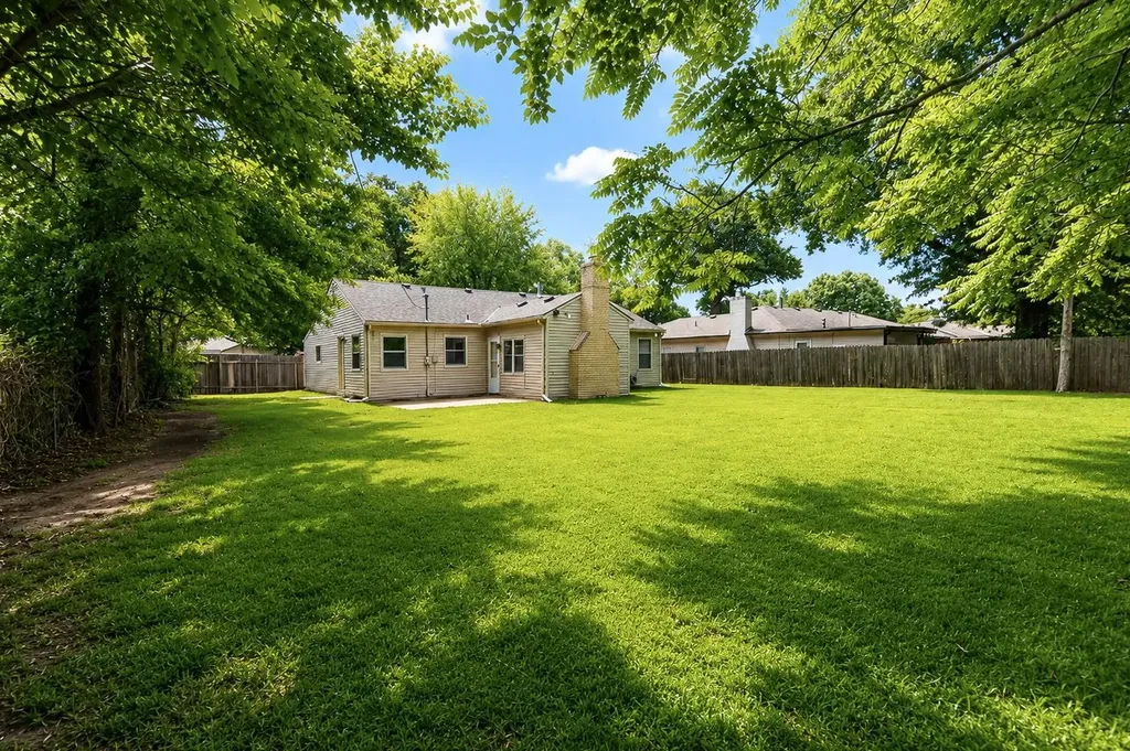 1121 N Ridgewood Wichita KS 67208