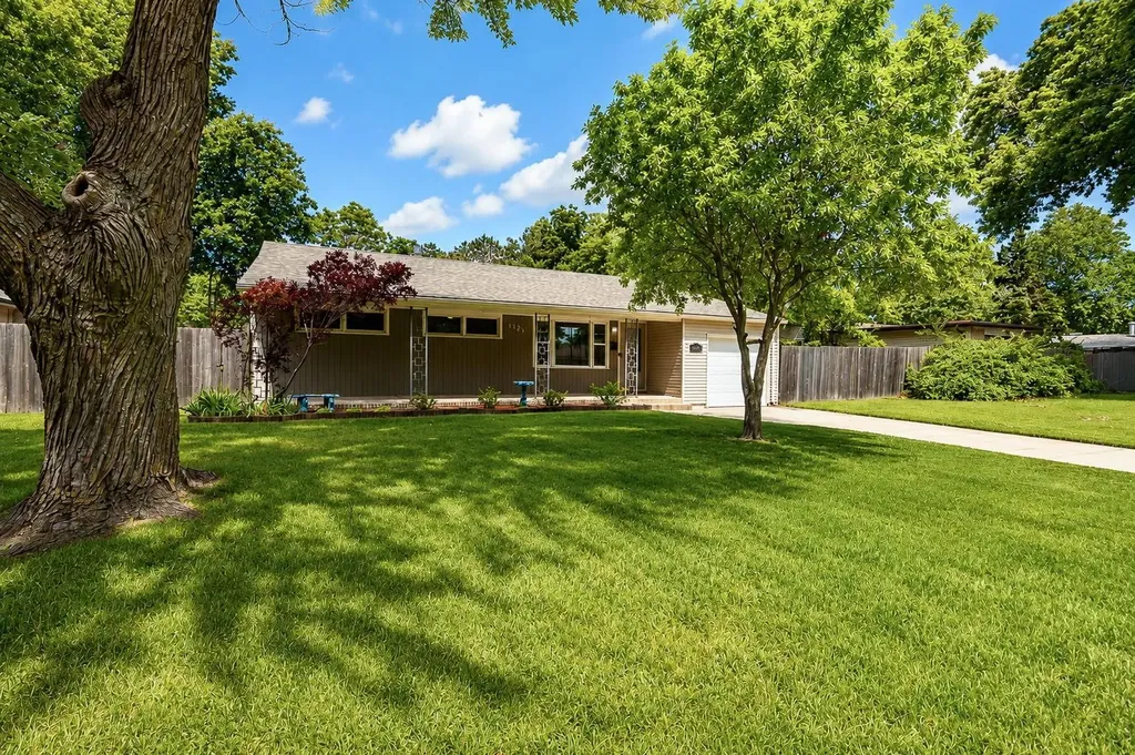 1121 N Ridgewood Wichita KS 67208