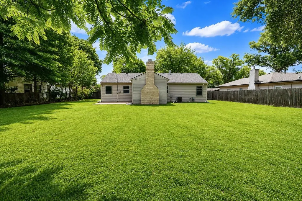 1121 N Ridgewood Wichita KS 67208