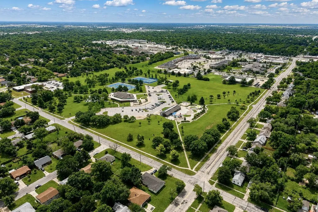 1121 N Ridgewood Wichita KS 67208