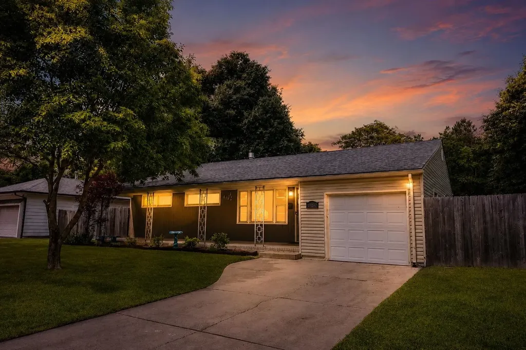 1121 N Ridgewood Wichita KS 67208