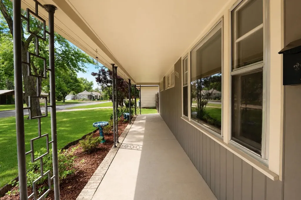 1121 N Ridgewood Wichita KS 67208