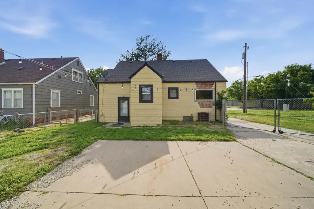 510 S Broadview Avenue Wichita KS 67218