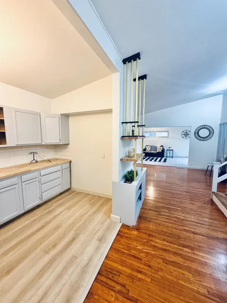 1927 E Glen Oaks Wichita KS 67216