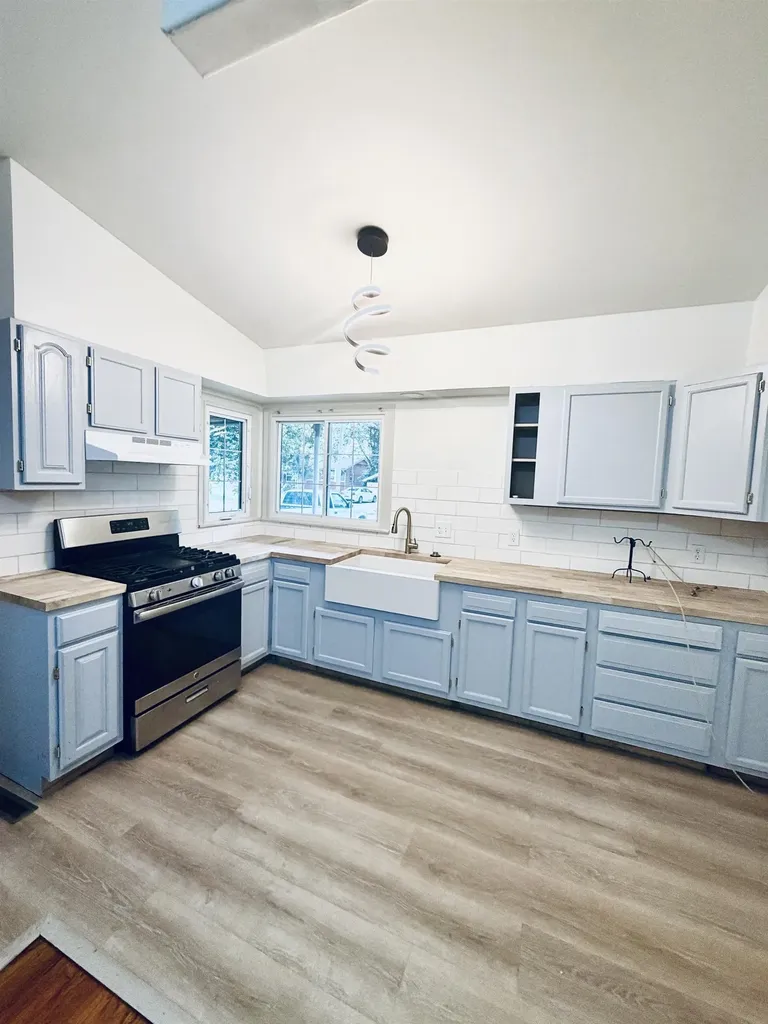 1927 E Glen Oaks Wichita KS 67216
