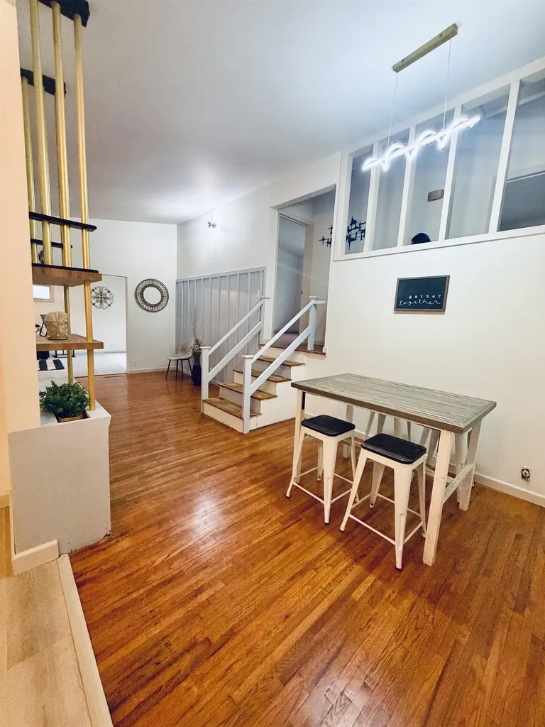1927 E Glen Oaks Wichita KS 67216