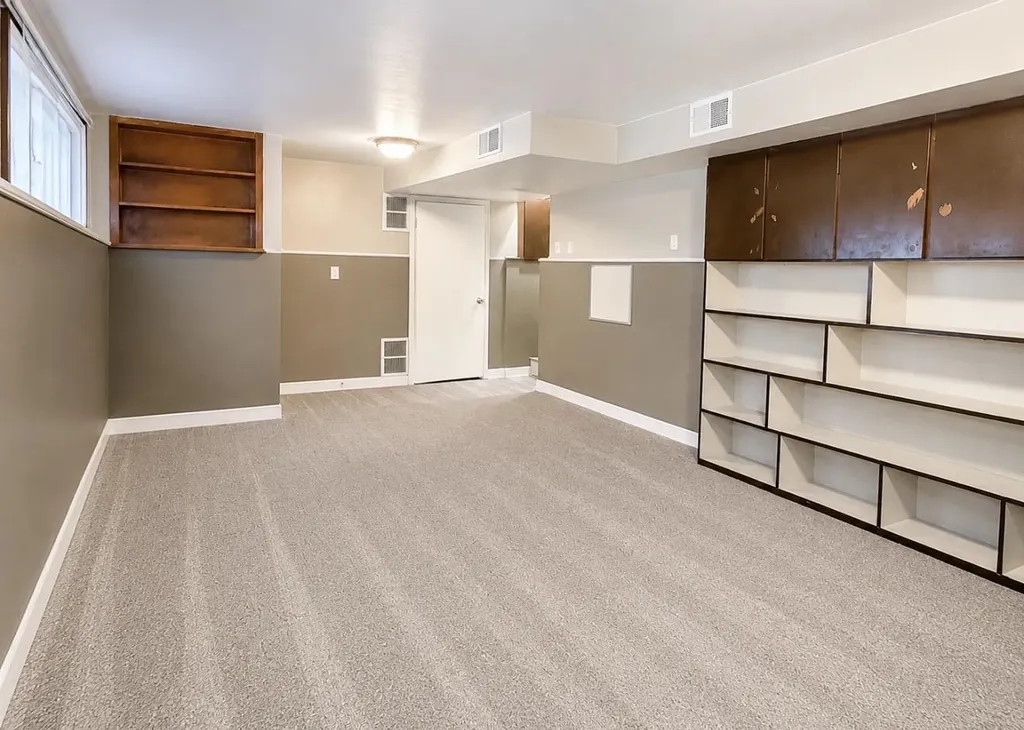 1927 E Glen Oaks Wichita KS 67216