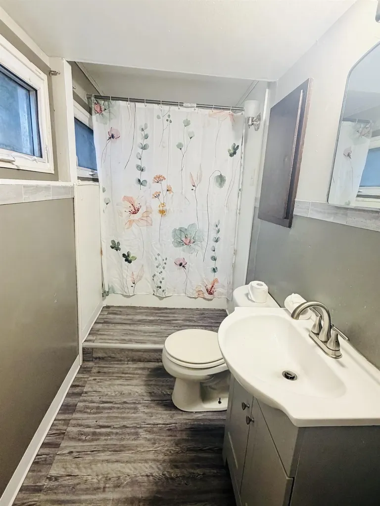 1927 E Glen Oaks Wichita KS 67216