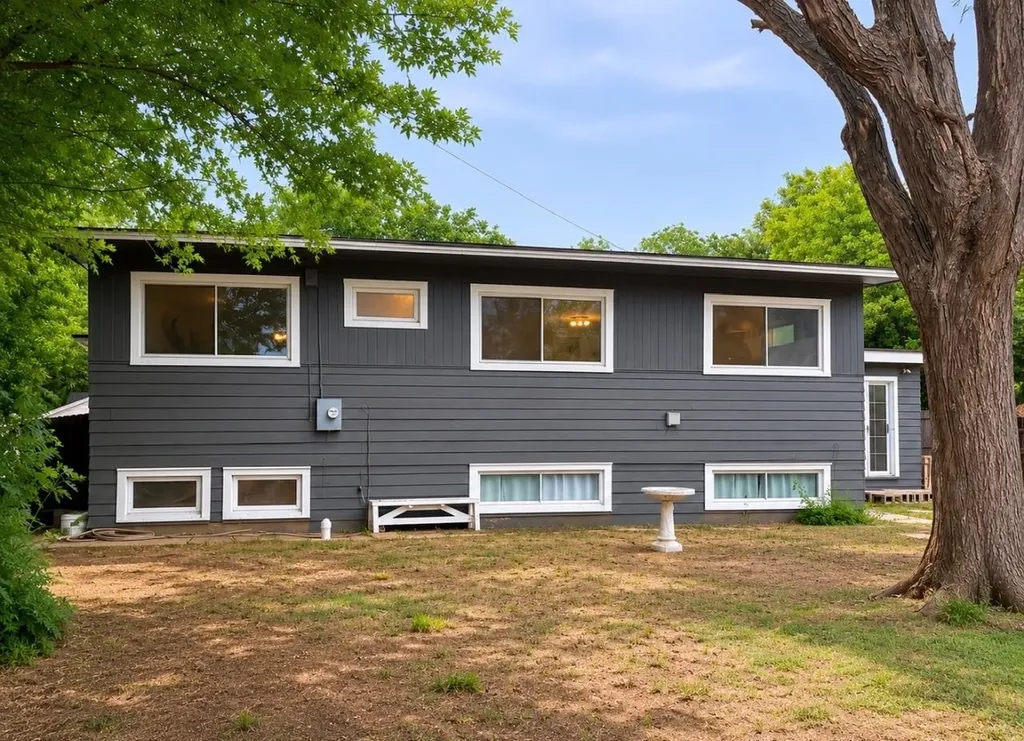 1927 E Glen Oaks Wichita KS 67216