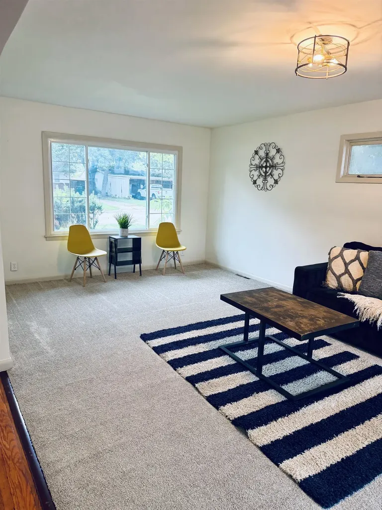 1927 E Glen Oaks Wichita KS 67216