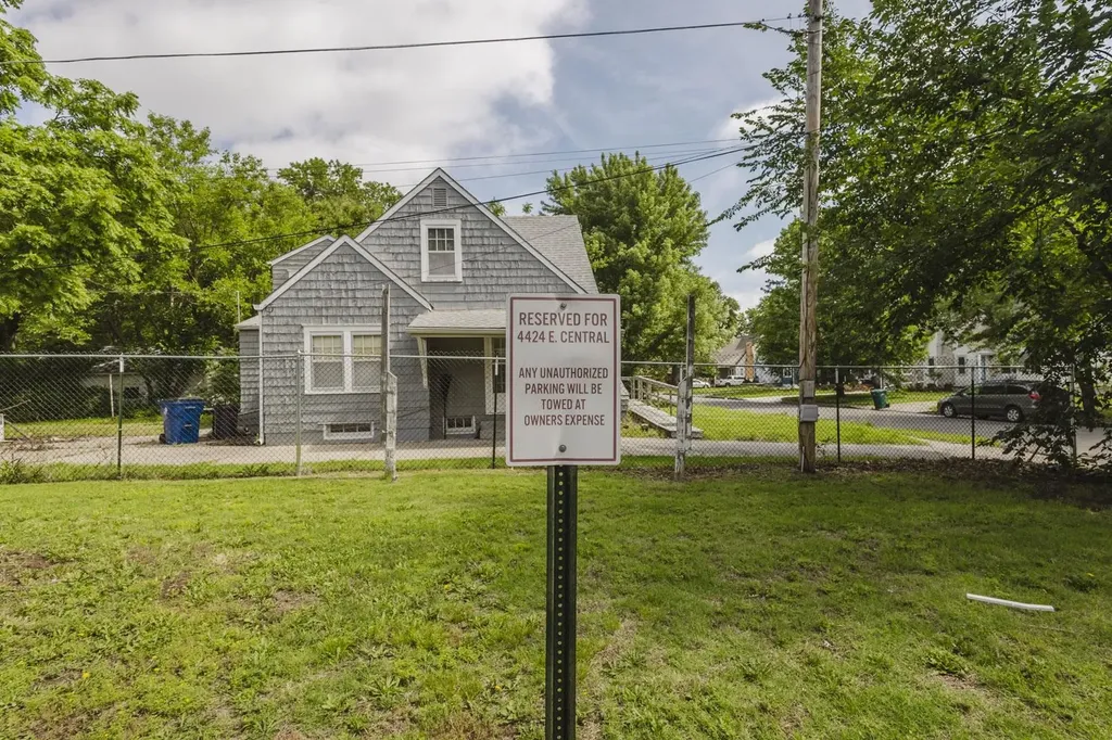 4424-4426 E Central Wichita KS 67208