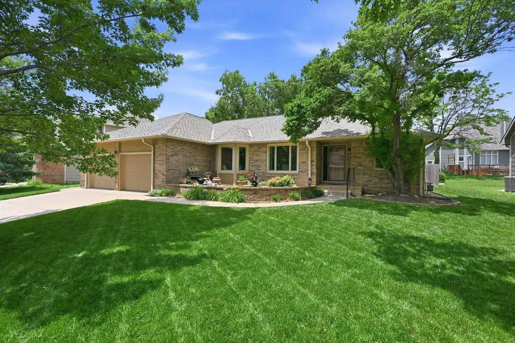 1319 N Coachhouse Court Wichita KS 67235