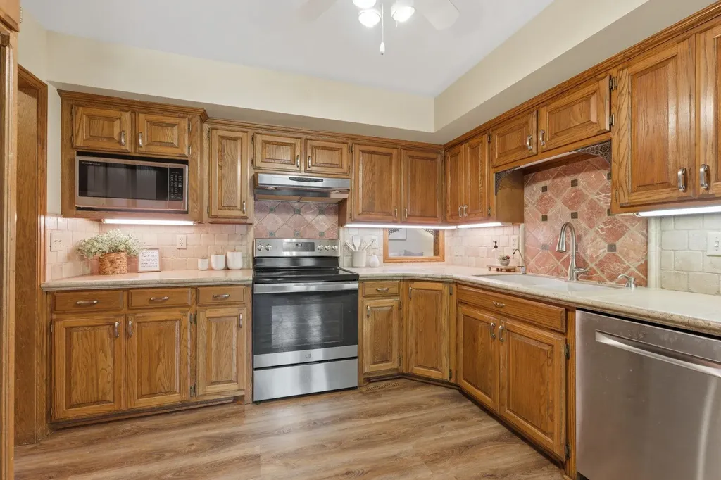 1319 N Coachhouse Court Wichita KS 67235