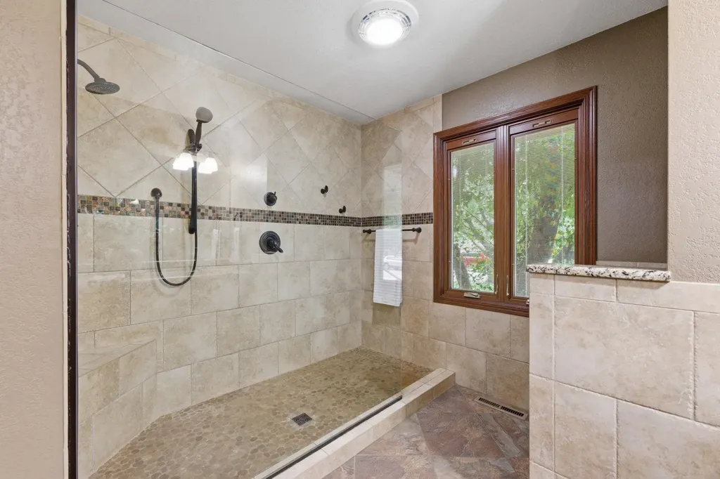 1319 N Coachhouse Court Wichita KS 67235