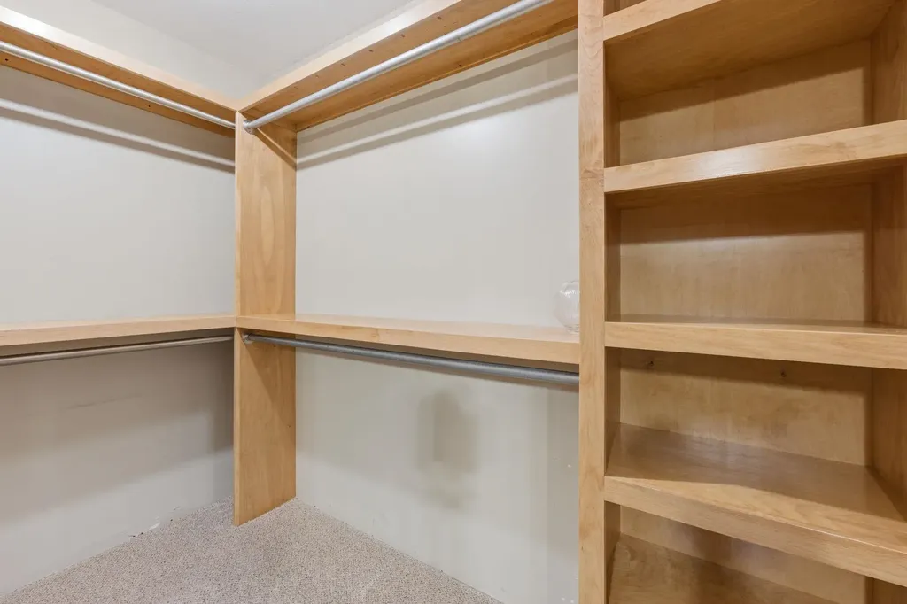 1319 N Coachhouse Court Wichita KS 67235