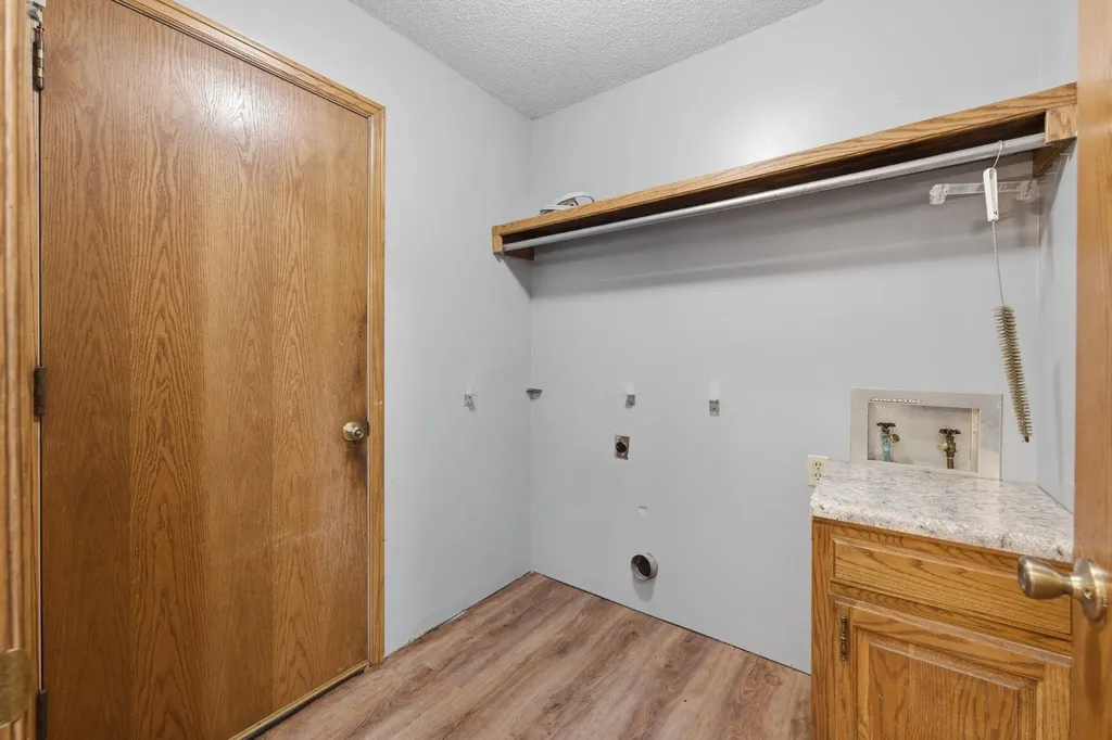 1319 N Coachhouse Court Wichita KS 67235