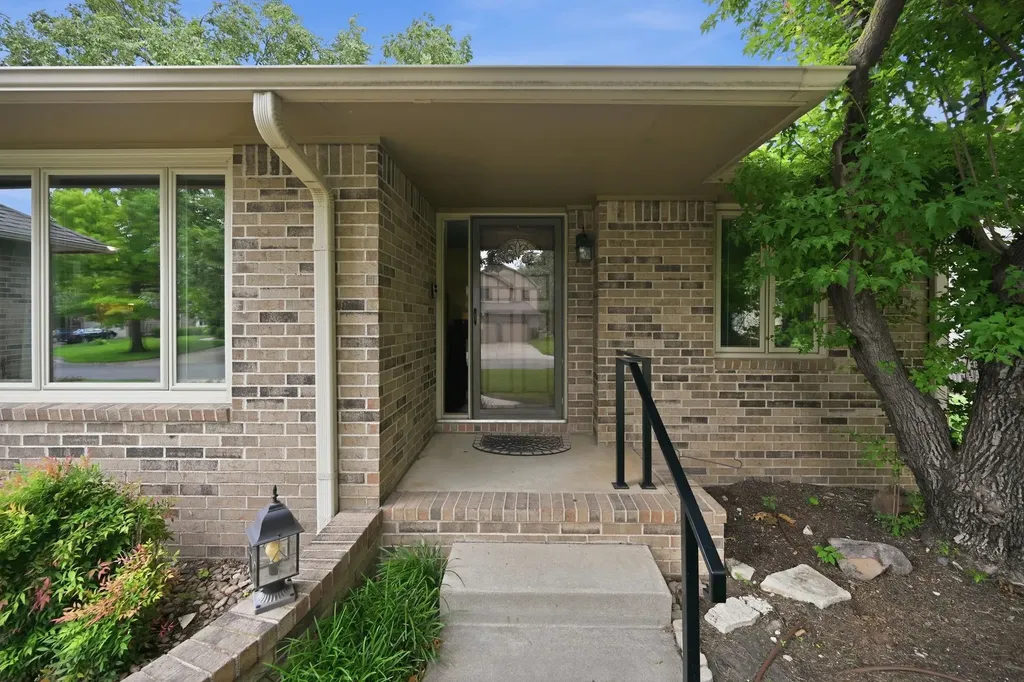 1319 N Coachhouse Court Wichita KS 67235