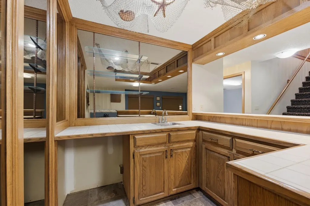 1319 N Coachhouse Court Wichita KS 67235
