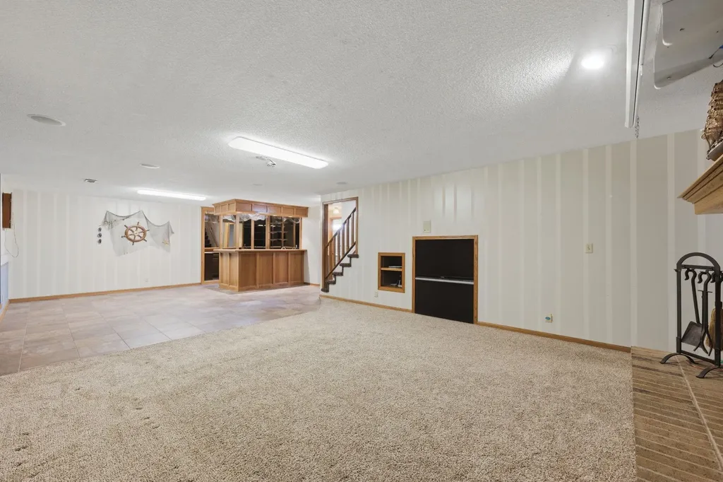1319 N Coachhouse Court Wichita KS 67235
