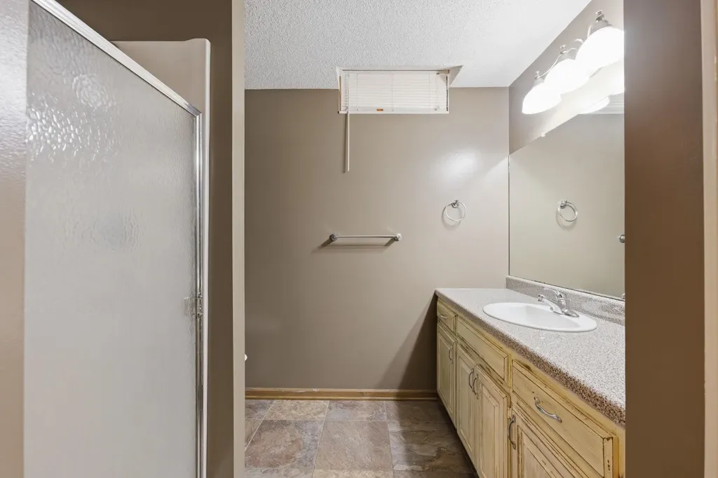 1319 N Coachhouse Court Wichita KS 67235