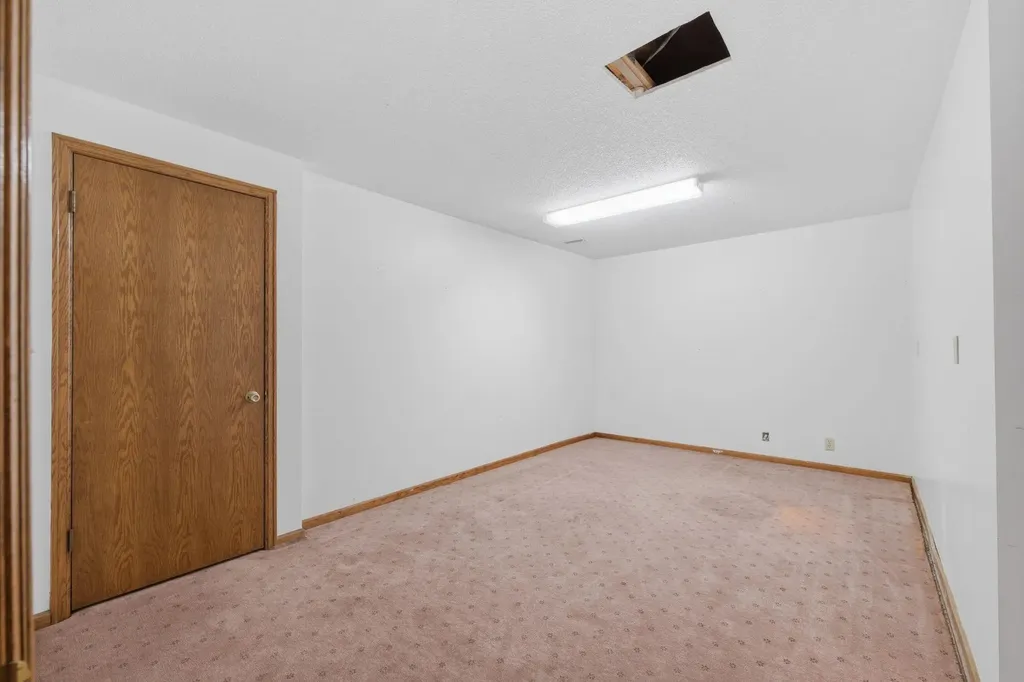 1319 N Coachhouse Court Wichita KS 67235