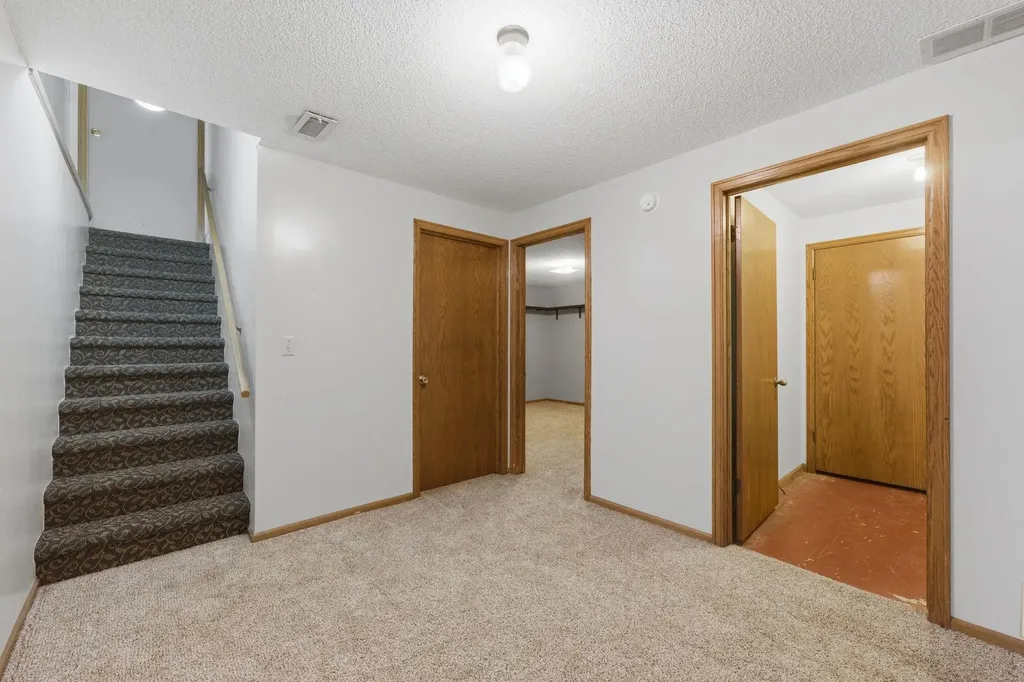 1319 N Coachhouse Court Wichita KS 67235