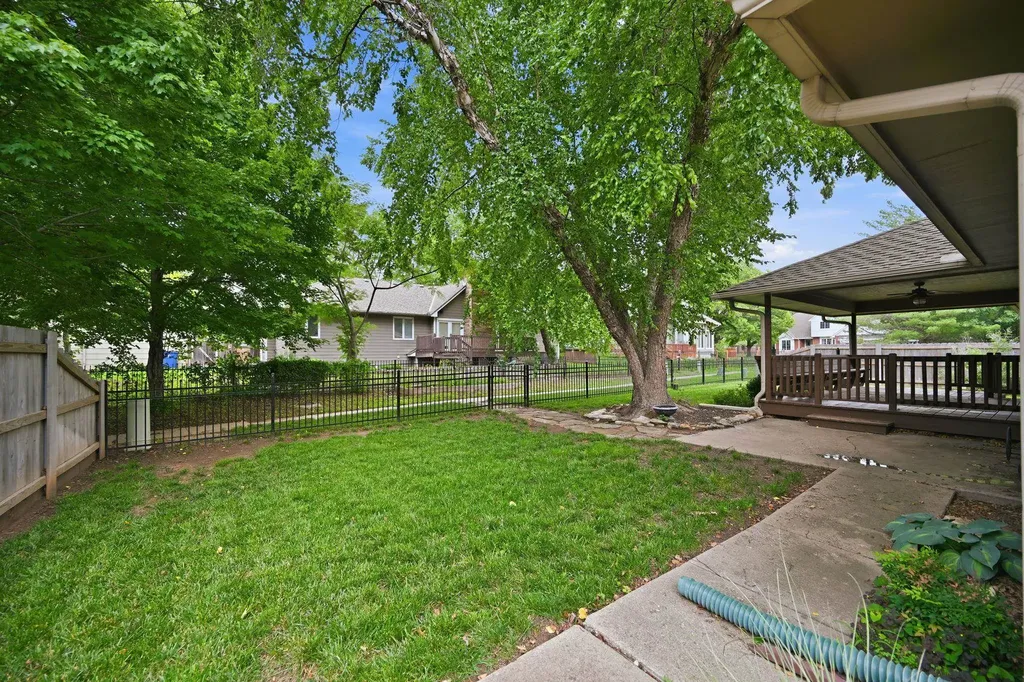 1319 N Coachhouse Court Wichita KS 67235