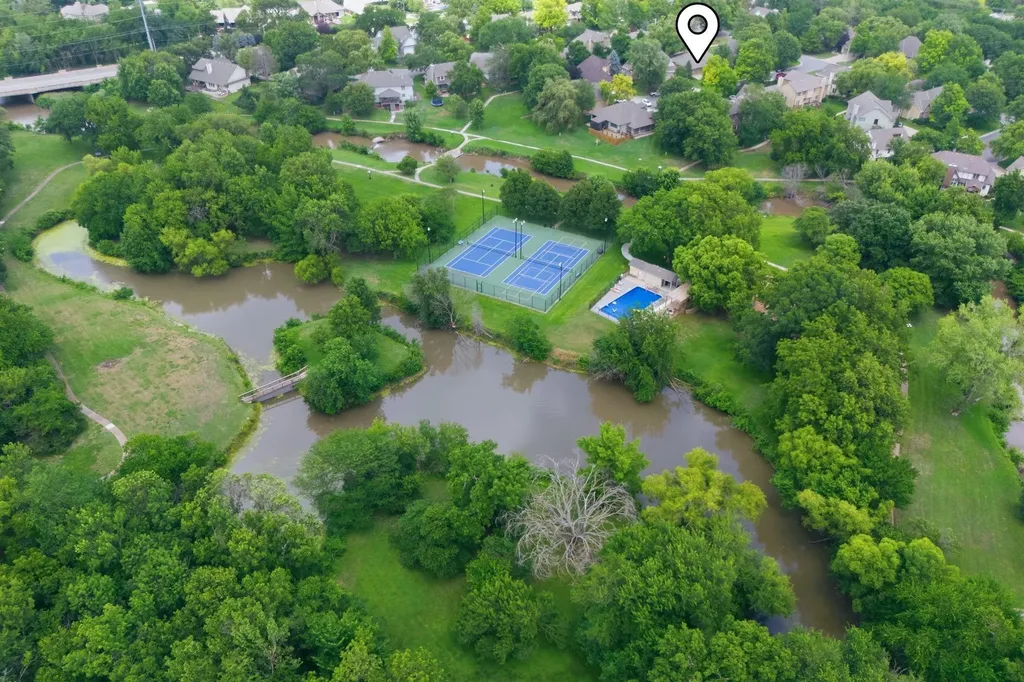 1319 N Coachhouse Court Wichita KS 67235