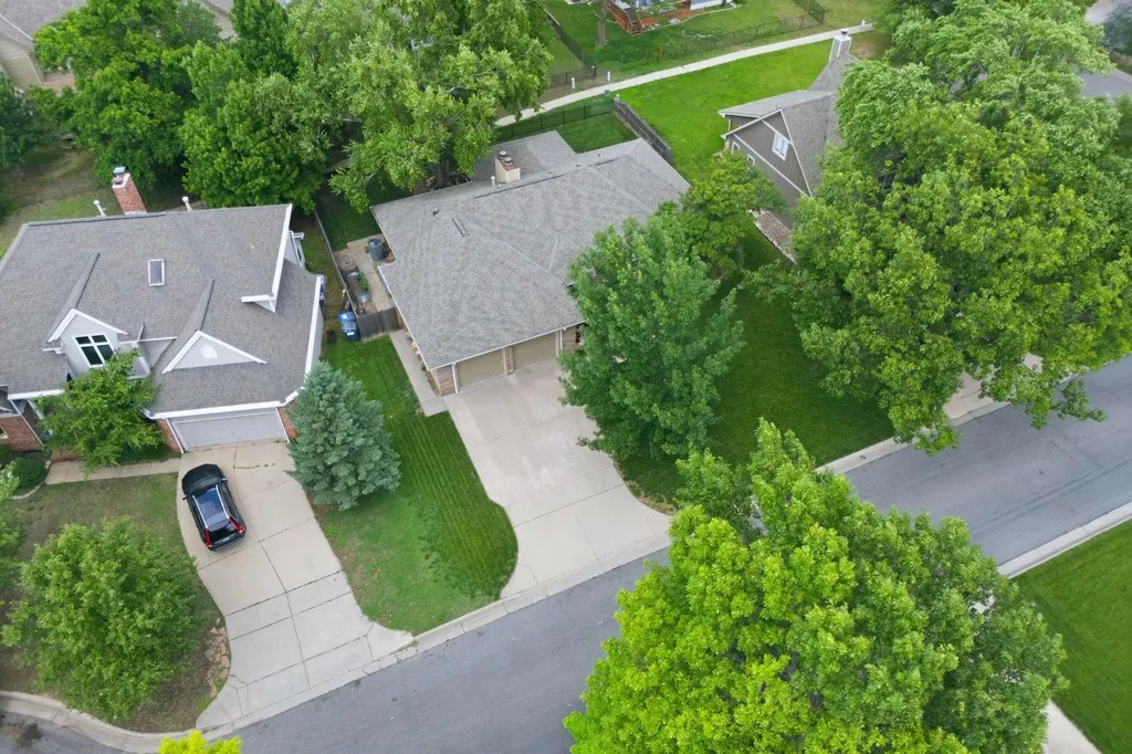 1319 N Coachhouse Court Wichita KS 67235