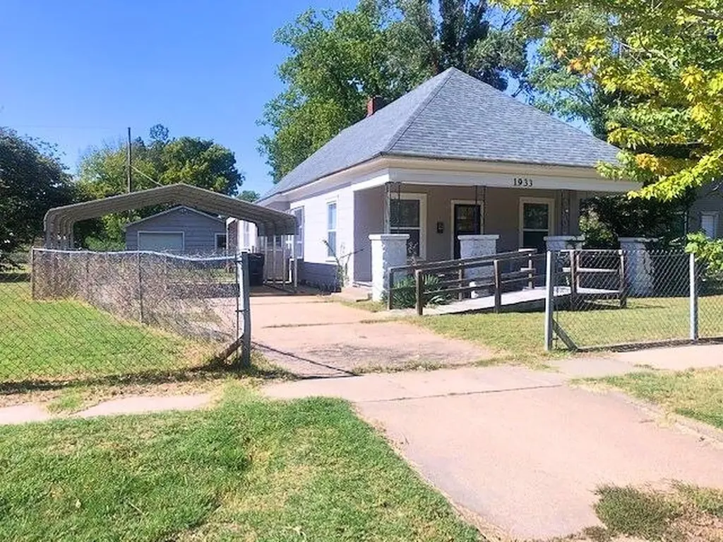 1933 S Palisade Avenue Wichita KS 67213